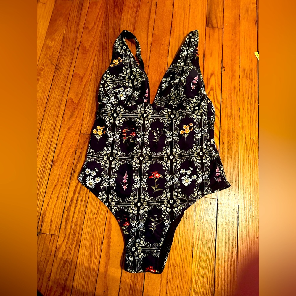 Women’s one piece bathing suit NWT